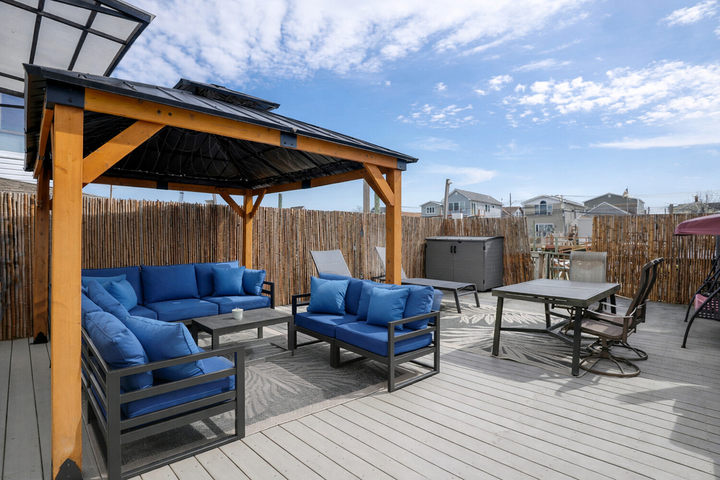 84 Gotham Avenue - Photo 2