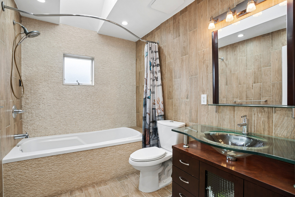 84 Gotham Avenue - Photo 9