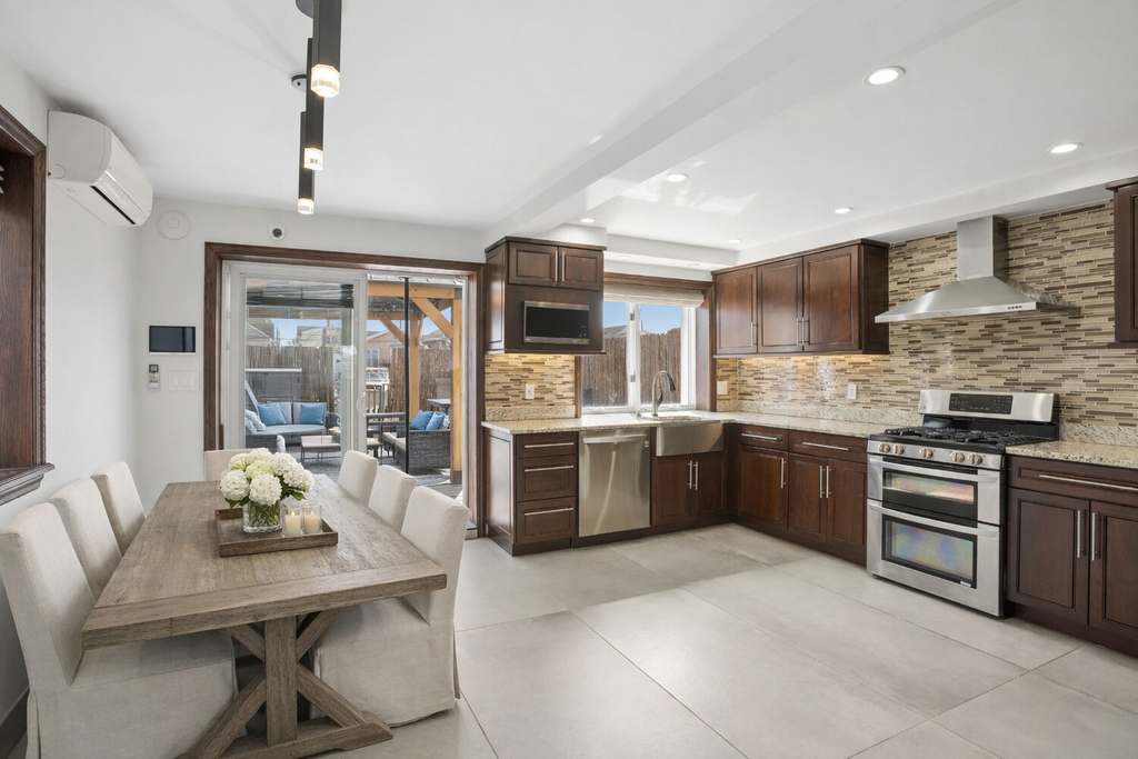 84 Gotham Avenue - Photo 1