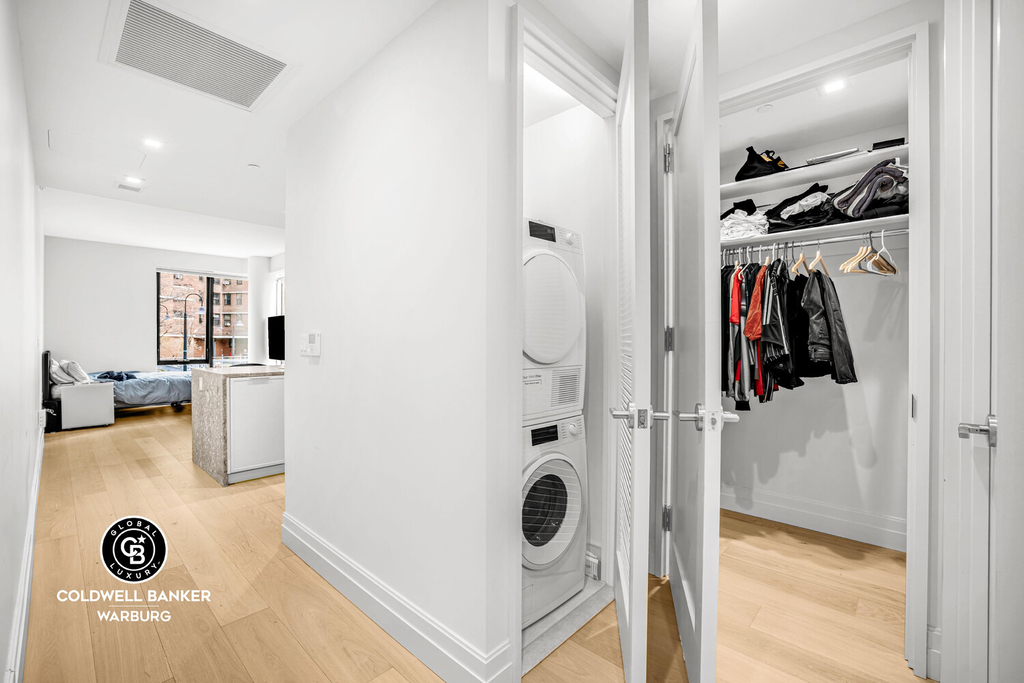 222 E Broadway - Photo 3
