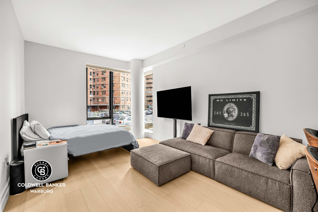 222 E Broadway - Photo 0