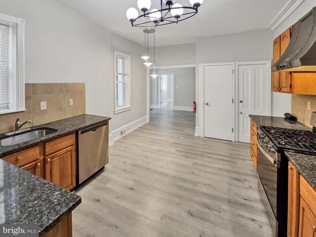 637 N 32nd Street - Photo 10