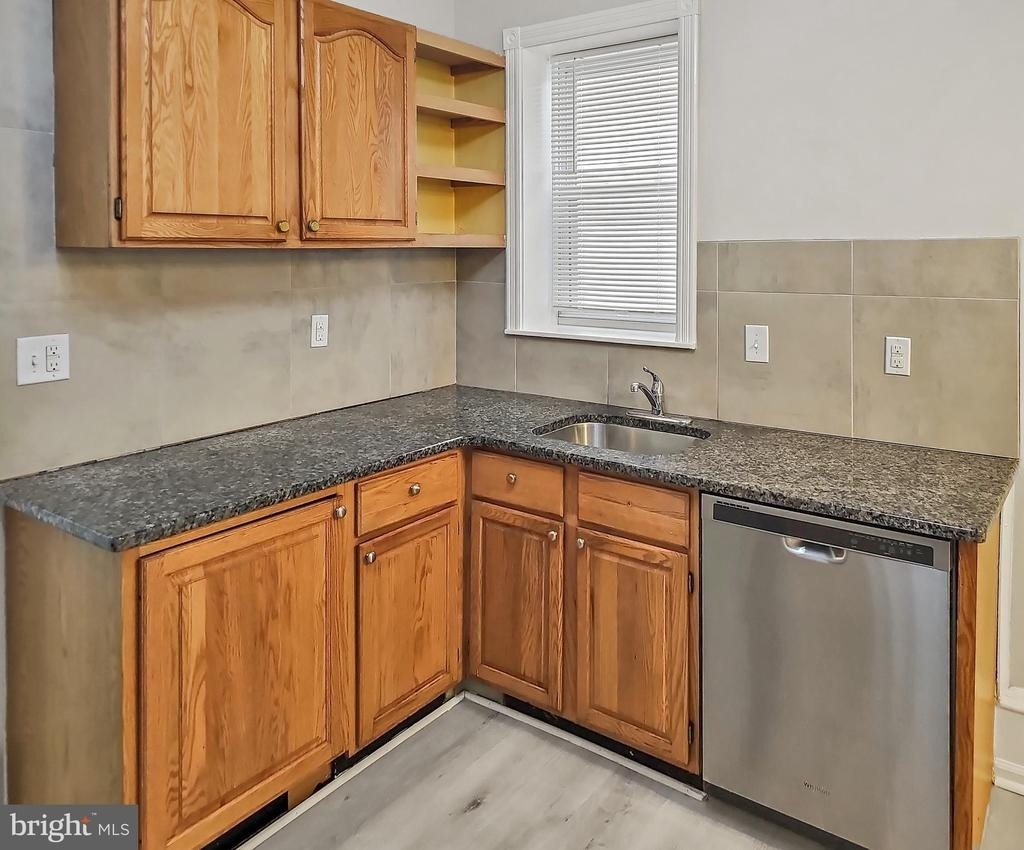 637 N 32nd Street - Photo 14