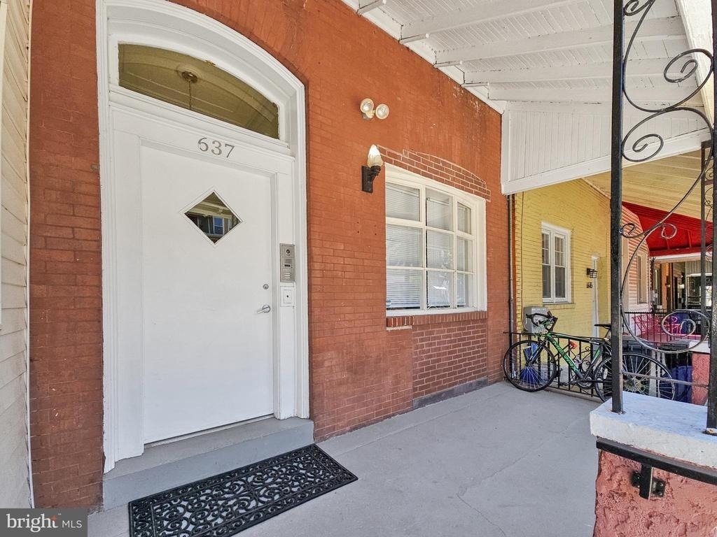 637 N 32nd Street - Photo 2
