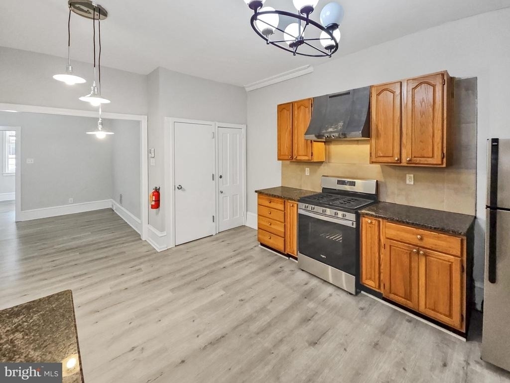 637 N 32nd Street - Photo 8