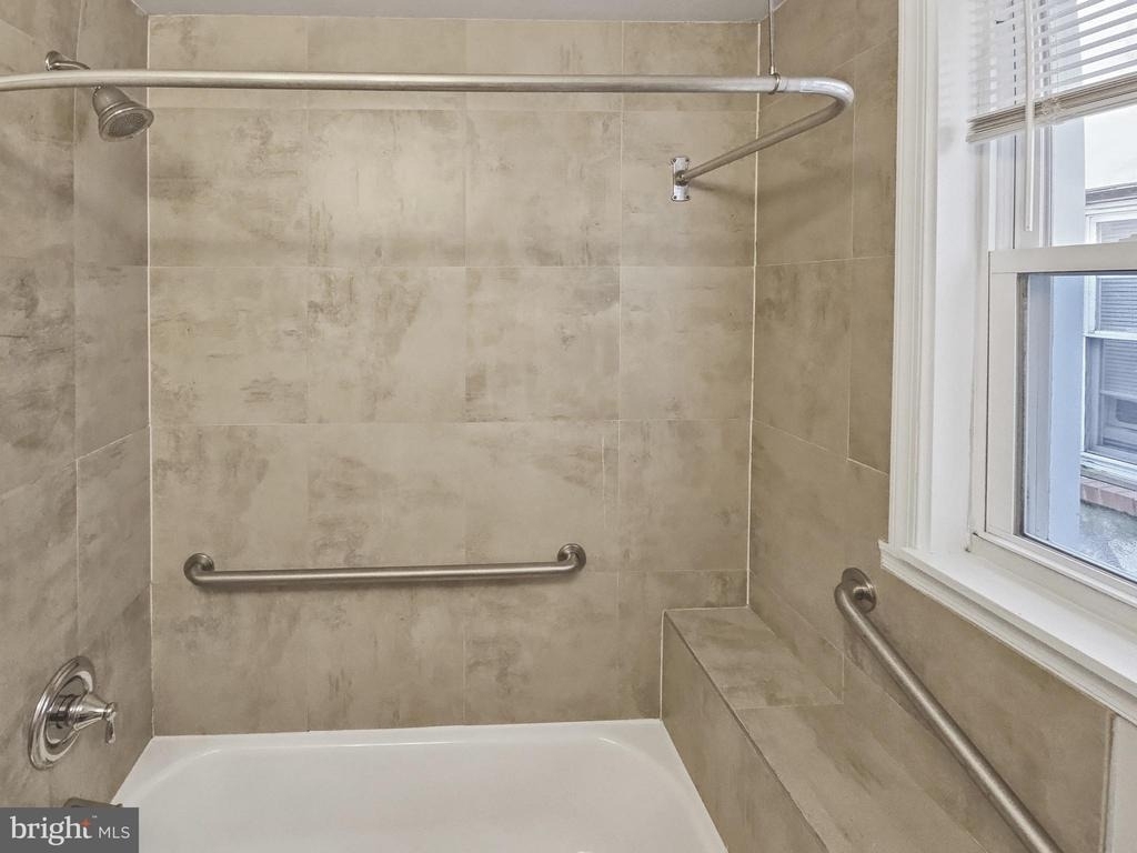 637 N 32nd Street - Photo 18