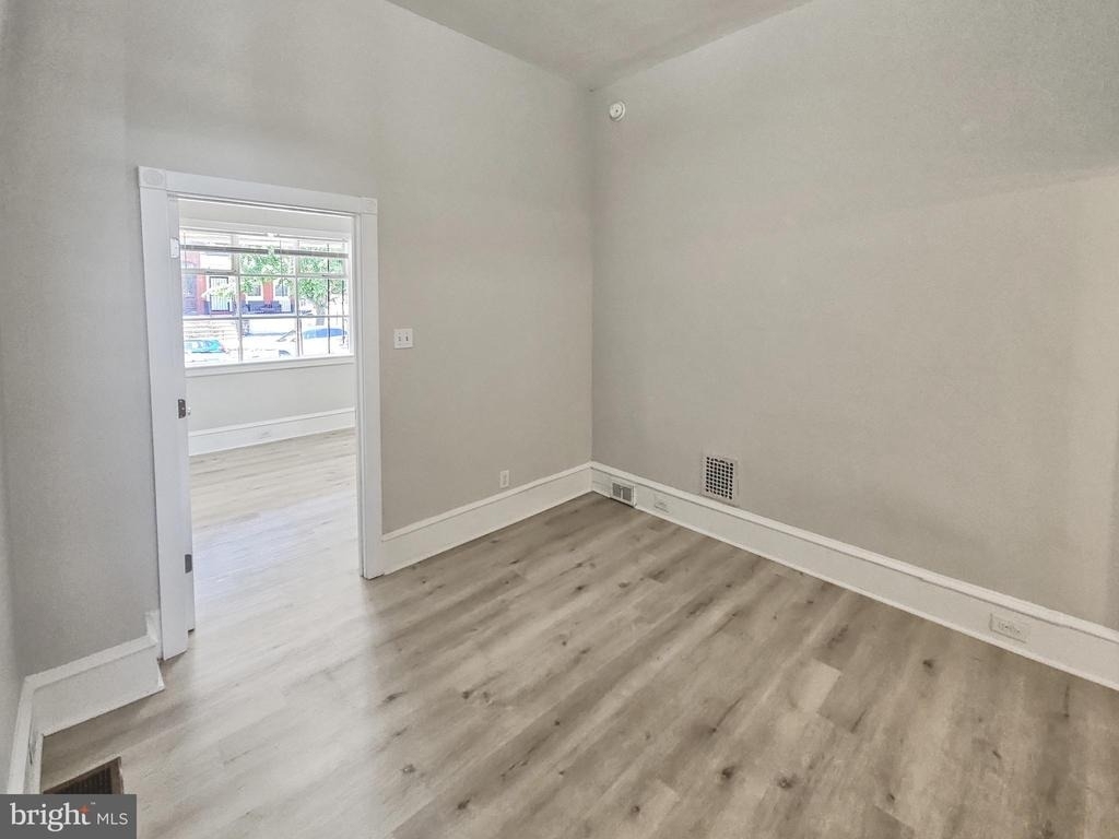 637 N 32nd Street - Photo 5