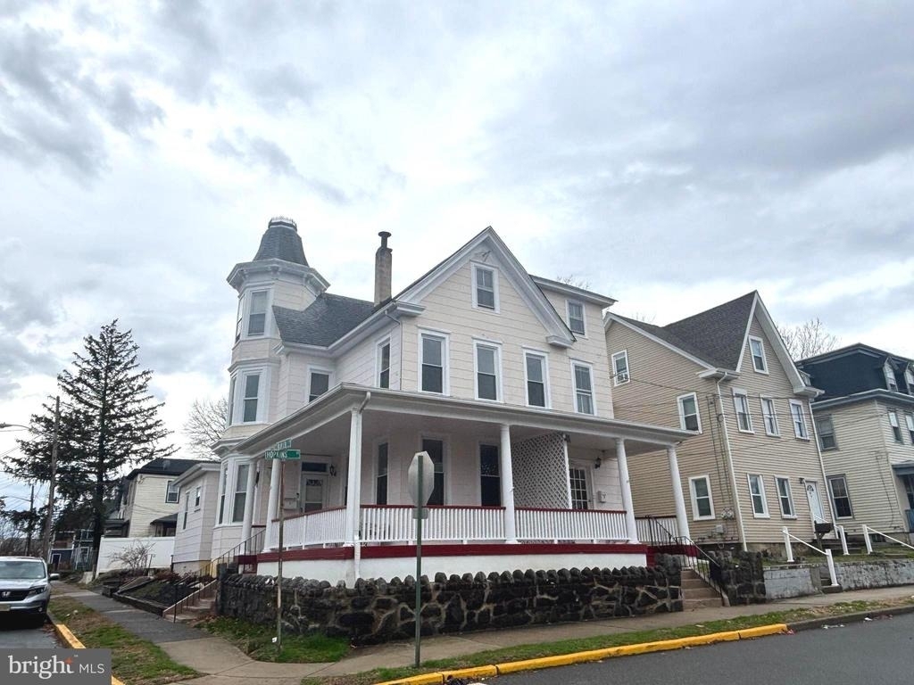 49 Hopkins Street - Photo 1