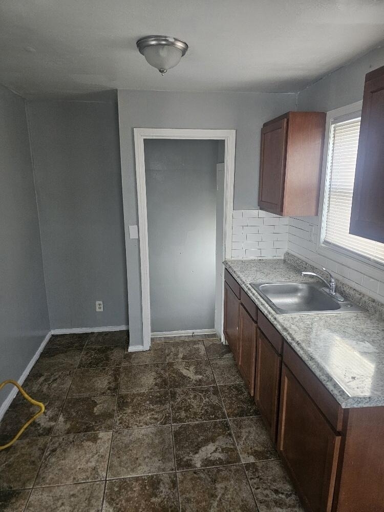 12944 Rosemont - Photo 2