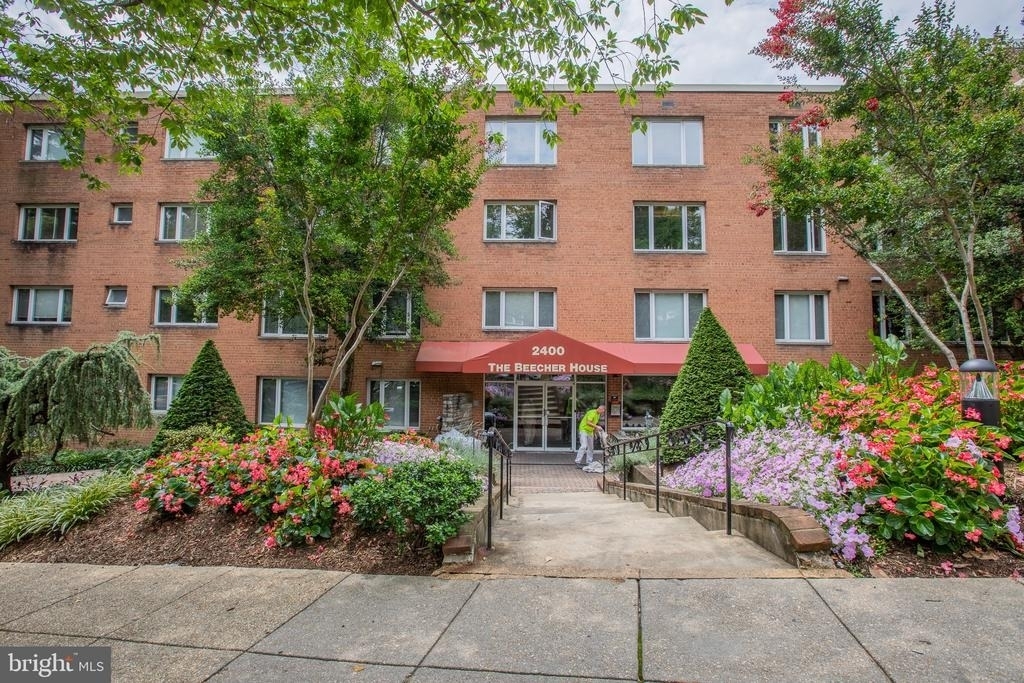 2400 41st Street Nw - Photo 0