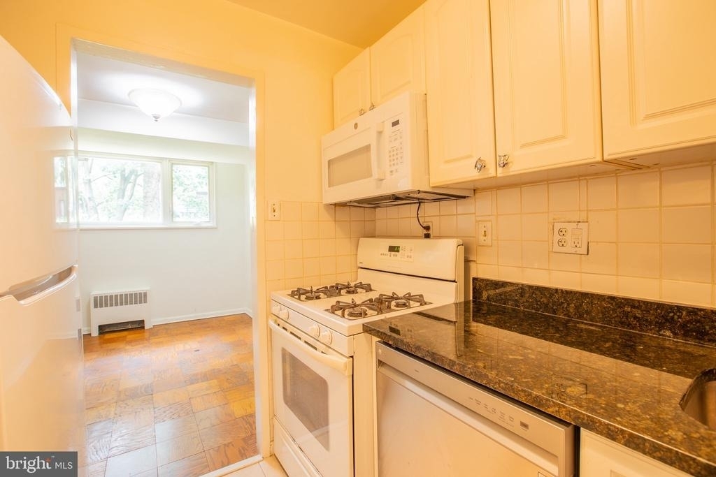 2400 41st Street Nw - Photo 12