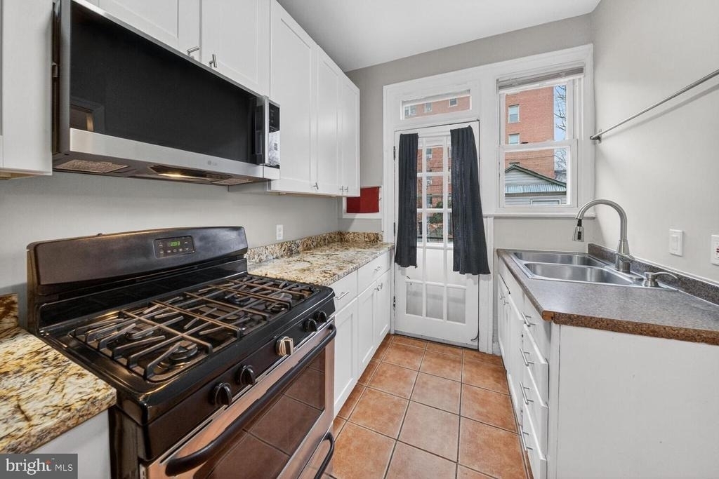 1353 Kennedy Street Nw - Photo 8