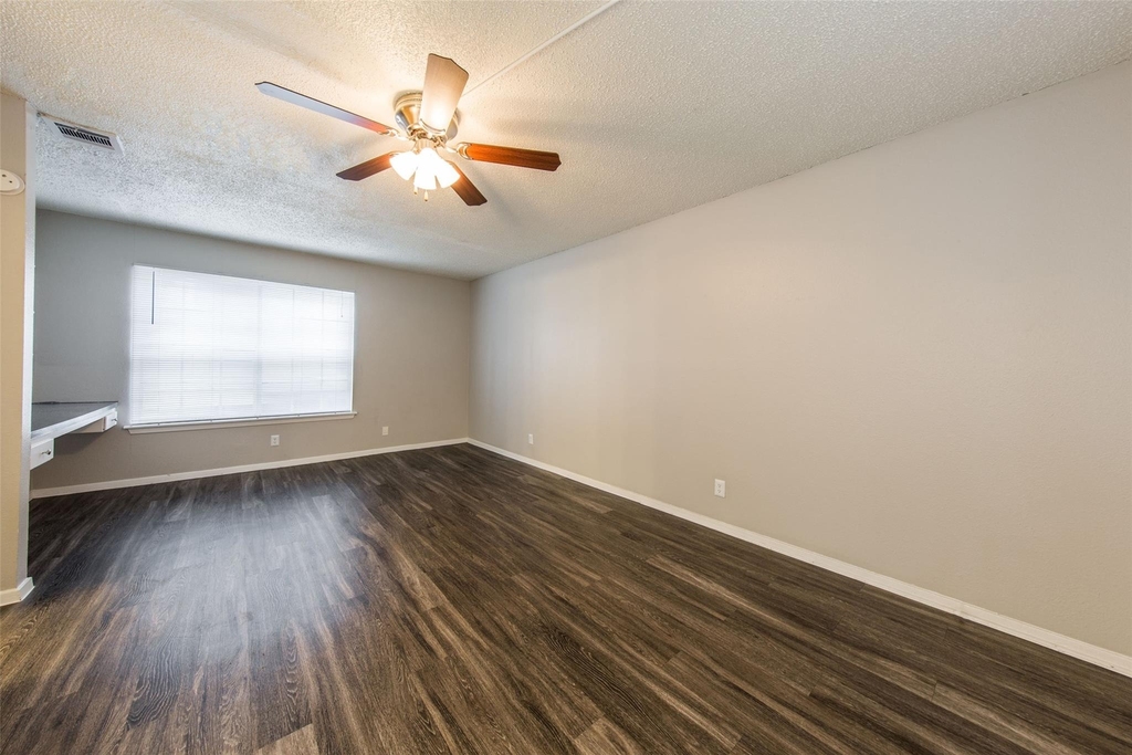 3101 Tom Green St - Photo 3