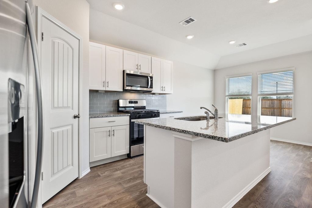 1702 Miller Ter - Photo 4