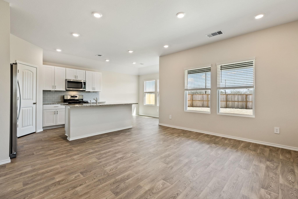 1702 Miller Ter - Photo 2