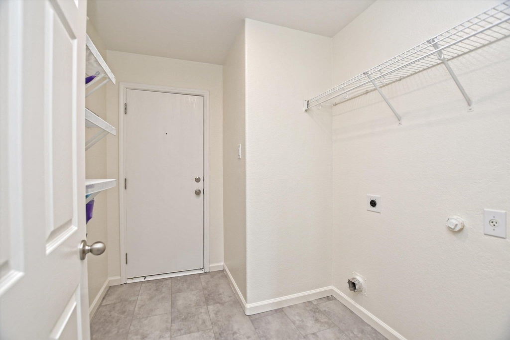 401 Bandara Woods Blvd - Photo 14