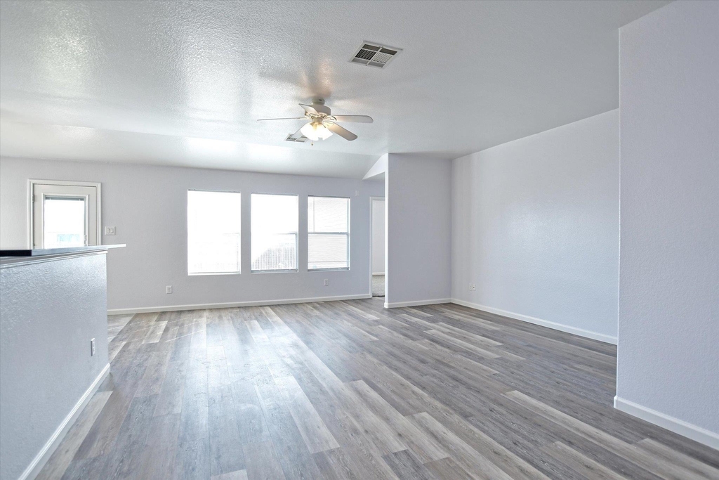 401 Bandara Woods Blvd - Photo 7