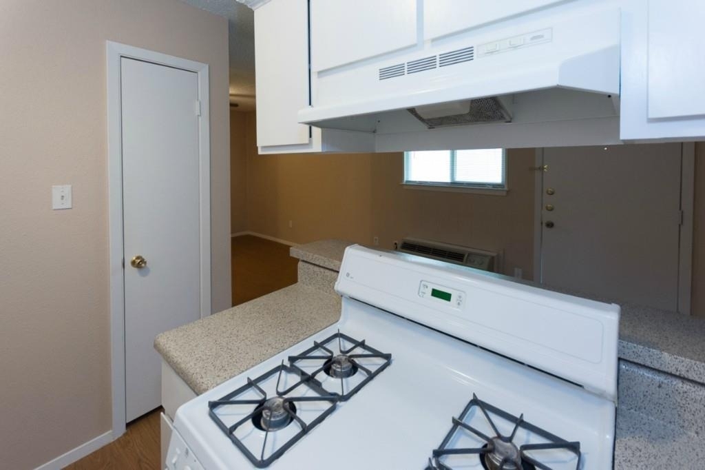 400 W 34th St - Photo 4