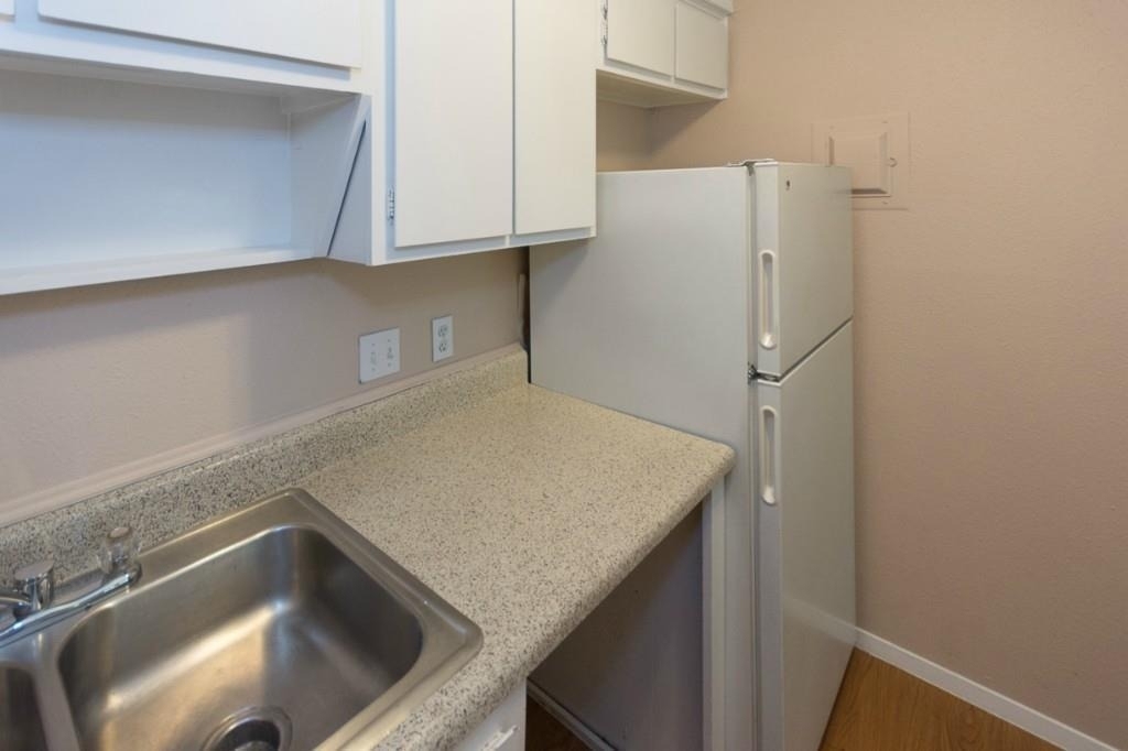 400 W 34th St - Photo 1