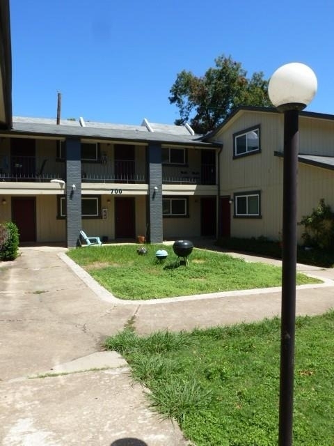 700 Franklin Blvd - Photo 0