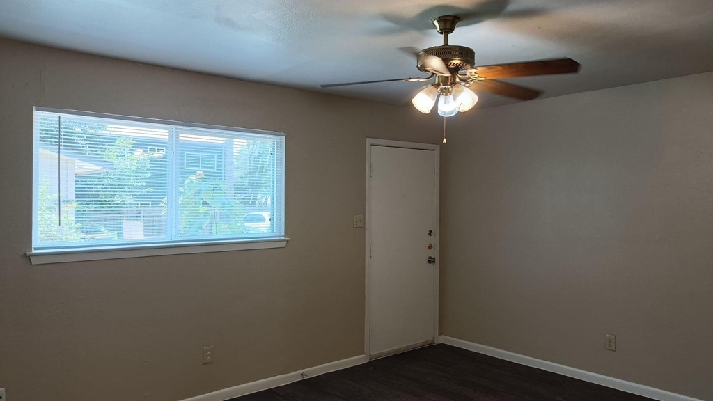 700 Franklin Blvd - Photo 3