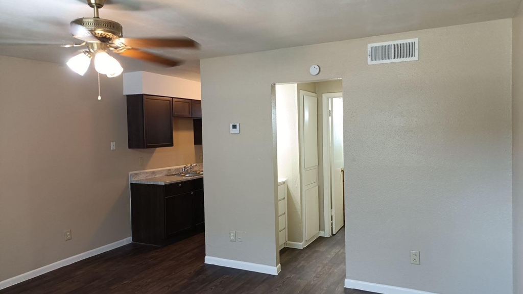 700 Franklin Blvd - Photo 6
