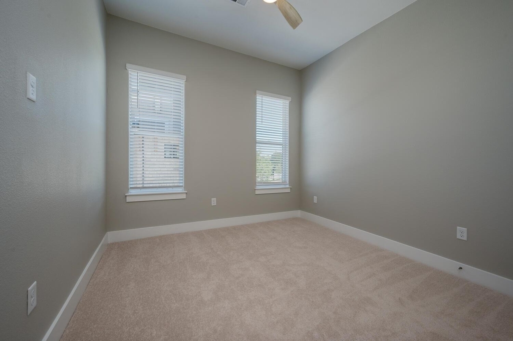 4325 Jackson Ave - Photo 21