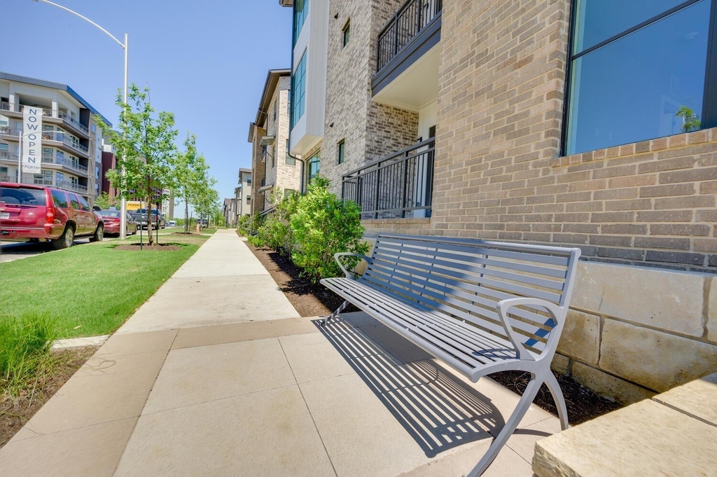 4325 Jackson Ave - Photo 3