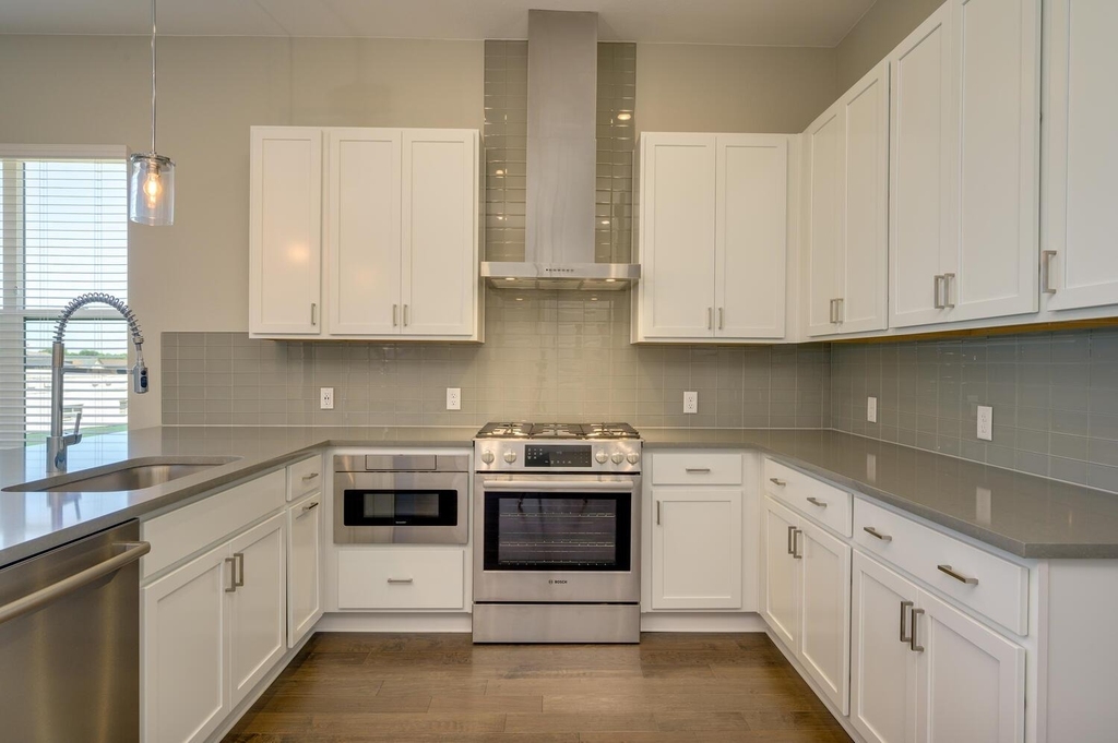 4325 Jackson Ave - Photo 6