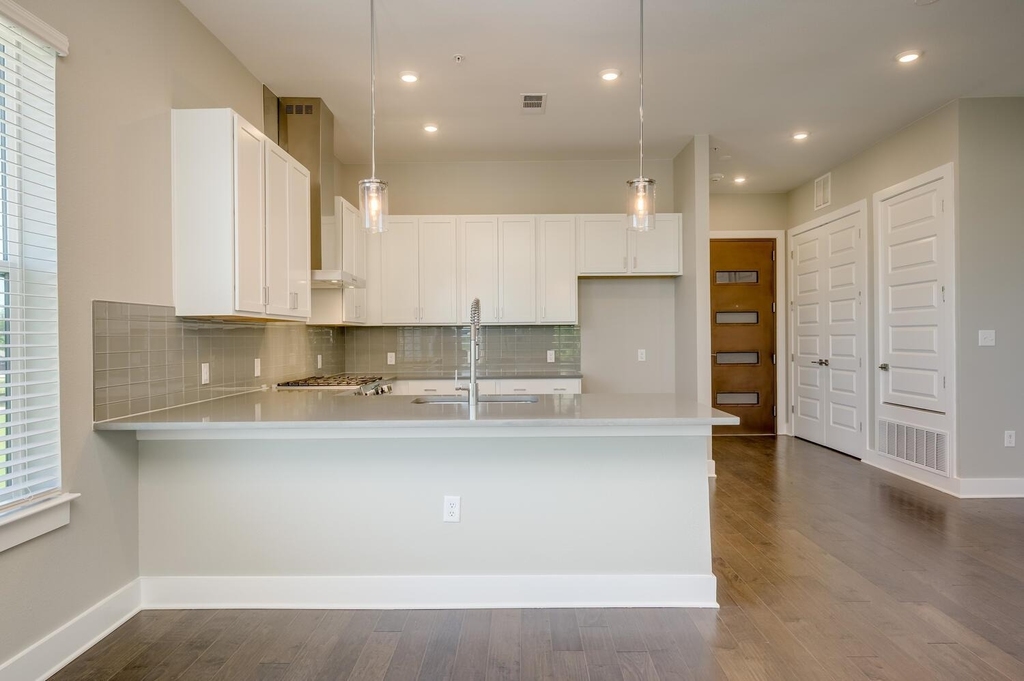 4325 Jackson Ave - Photo 9