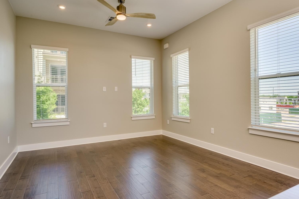 4325 Jackson Ave - Photo 10