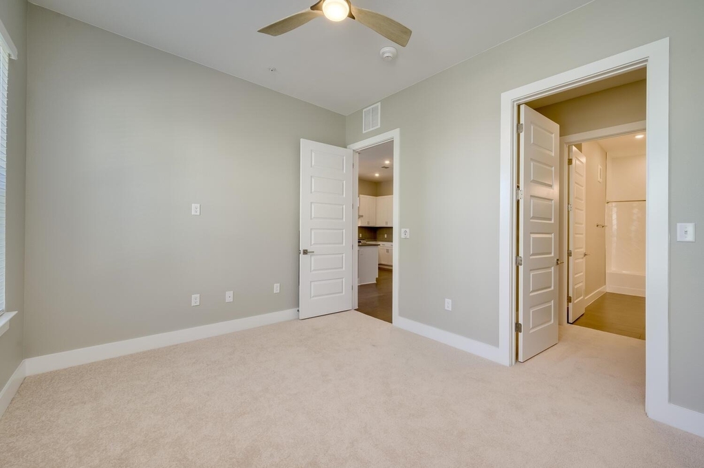 4325 Jackson Ave - Photo 15