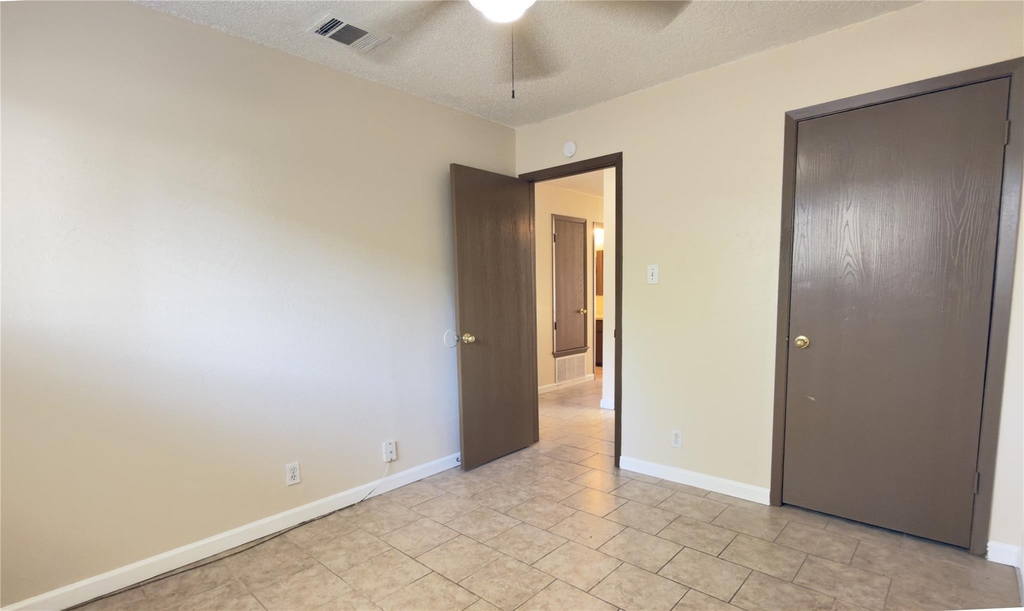 10708 Lanshire Dr - Photo 4