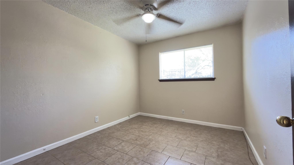 10708 Lanshire Dr - Photo 3