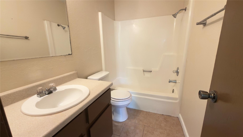 10708 Lanshire Dr - Photo 11