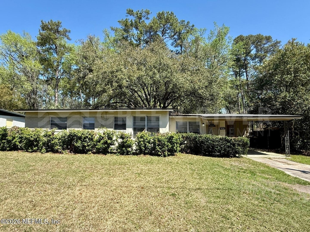 7963 Le Mans Drive - Photo 0