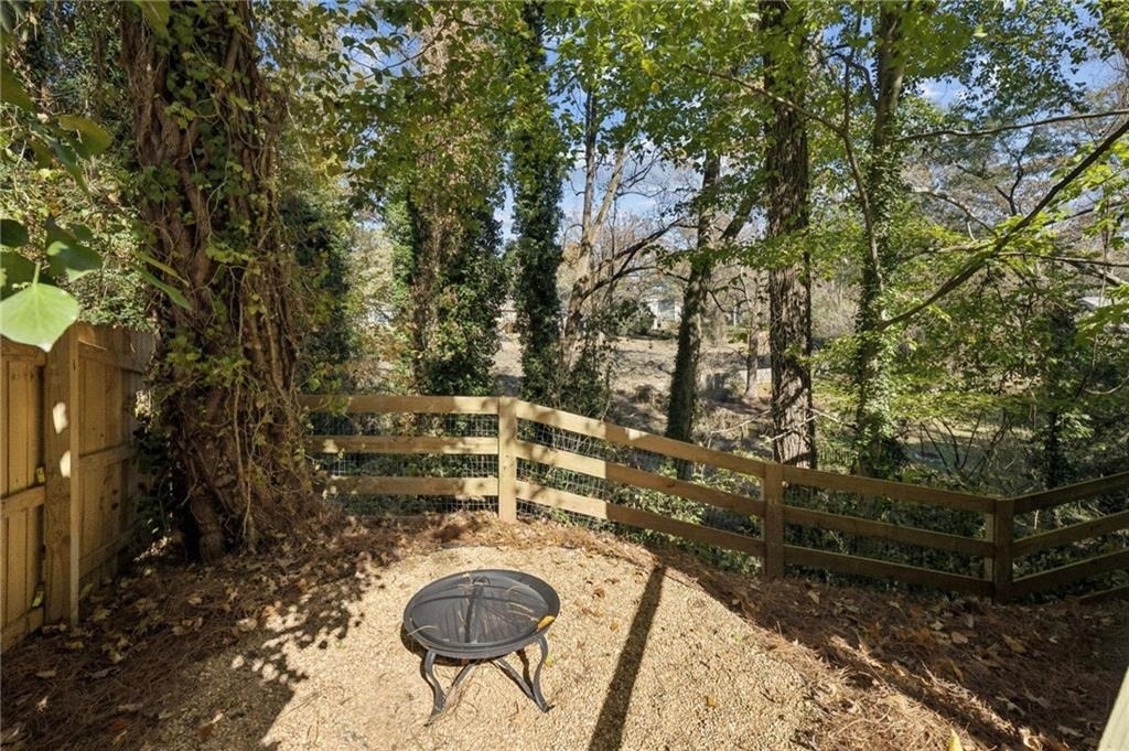 1917 Thompson Avenue - Photo 4