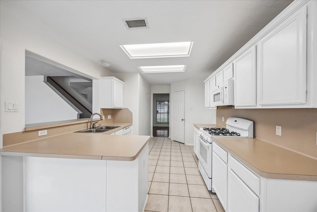 5606 Cozy Terrace Lane - Photo 6