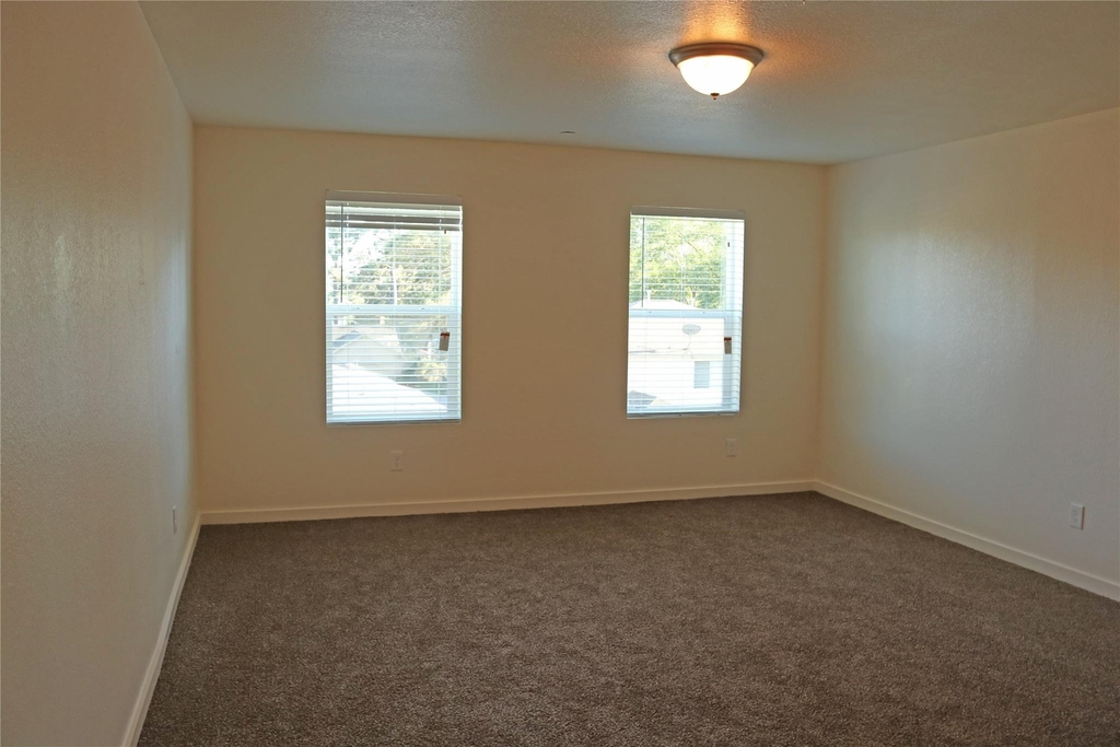 10535 Mills Road - Photo 37