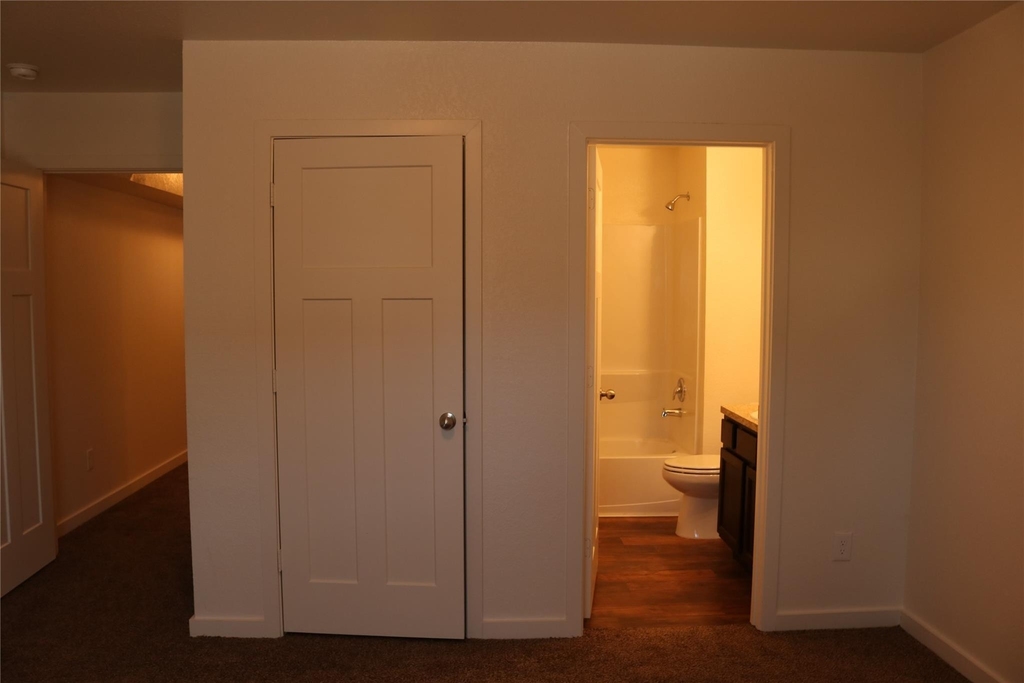 10535 Mills Road - Photo 16