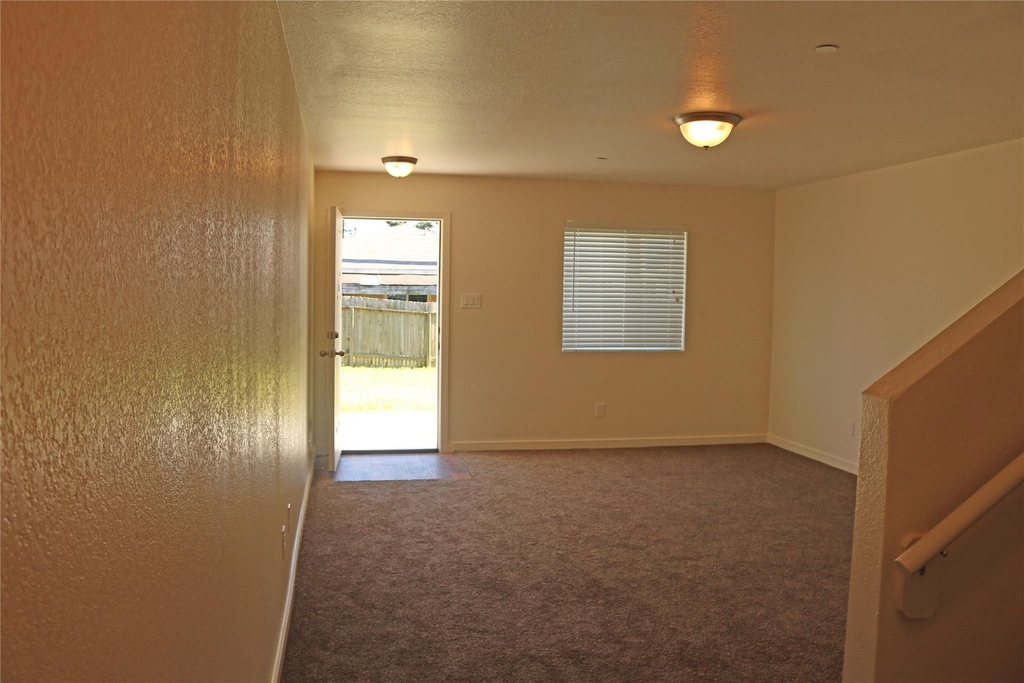 10535 Mills Road - Photo 7