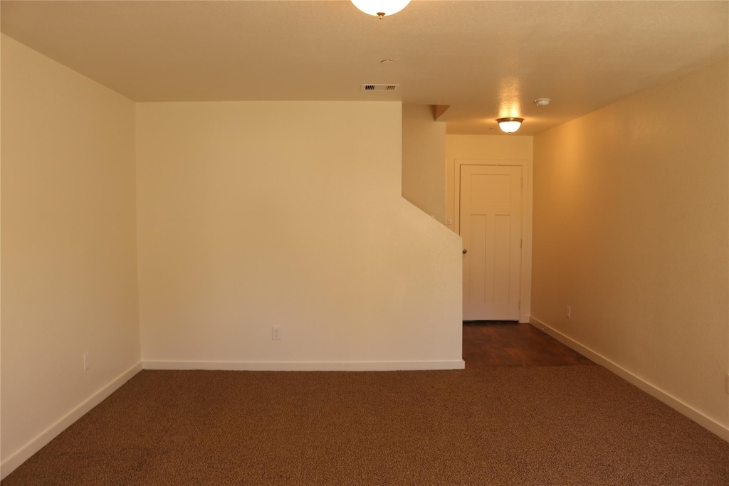 10535 Mills Road - Photo 4