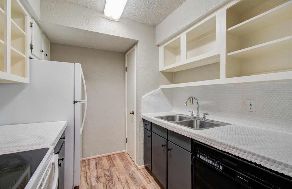 6410 Del Monte Drive - Photo 9