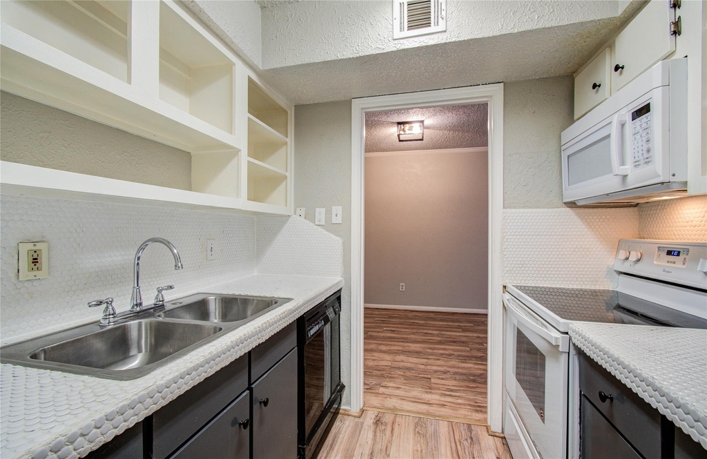 6410 Del Monte Drive - Photo 11