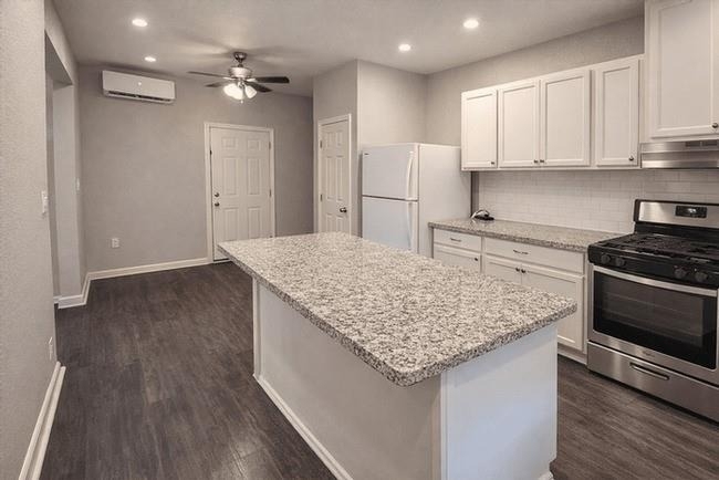 511 W Cleveland Street - Photo 2