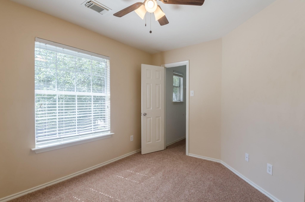 6303 Veranda Green Trail - Photo 16