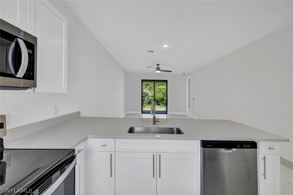 430/432 Bell Boulevard S - Photo 3