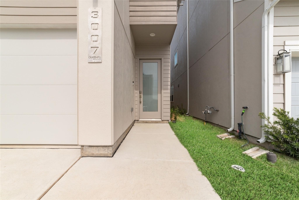 3007 Ventas Drive - Photo 2