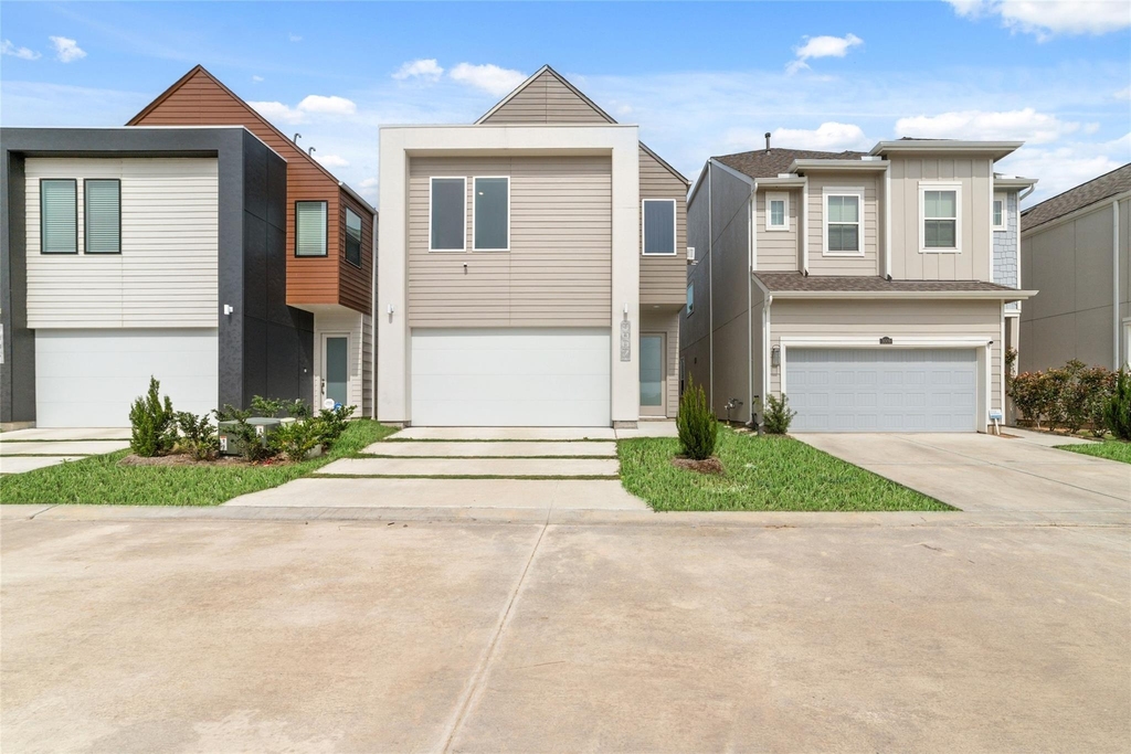 3007 Ventas Drive - Photo 0