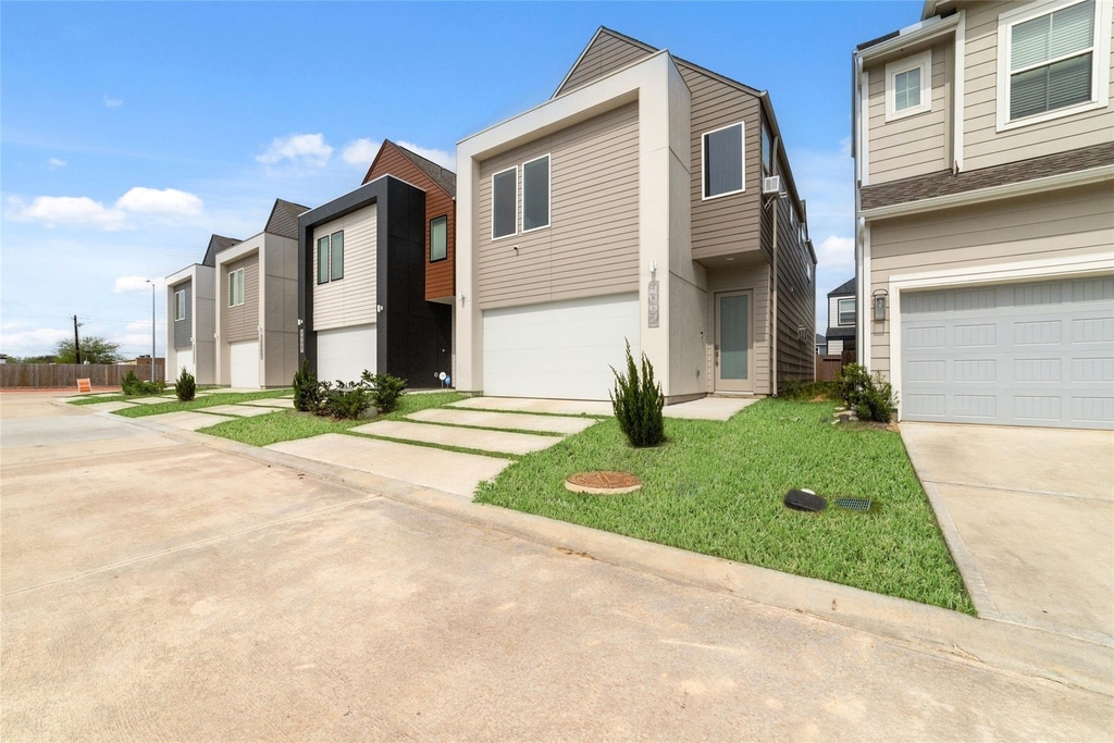 3007 Ventas Drive - Photo 1